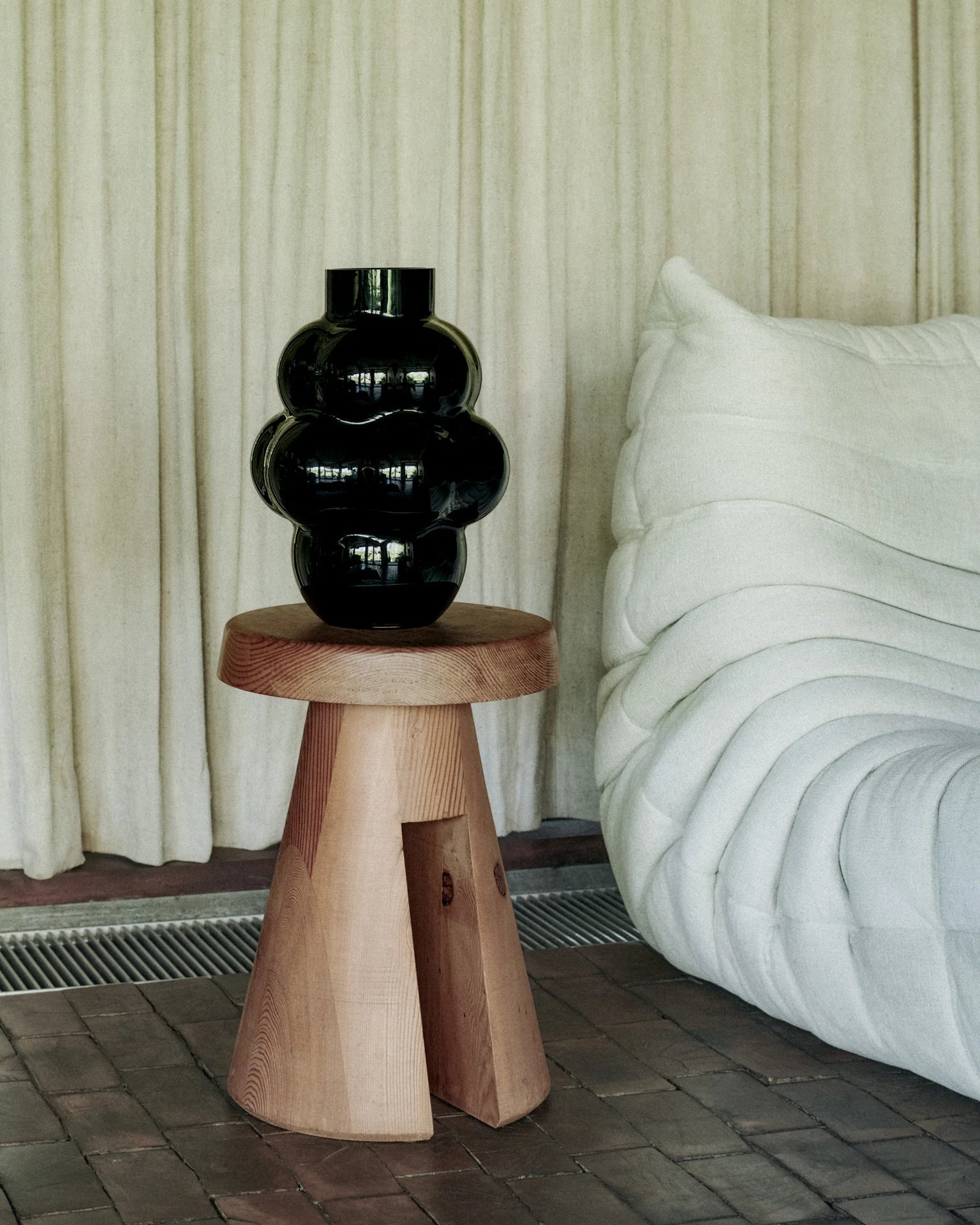 Balloon Vase 04 32cm Black - Bellavé Studio