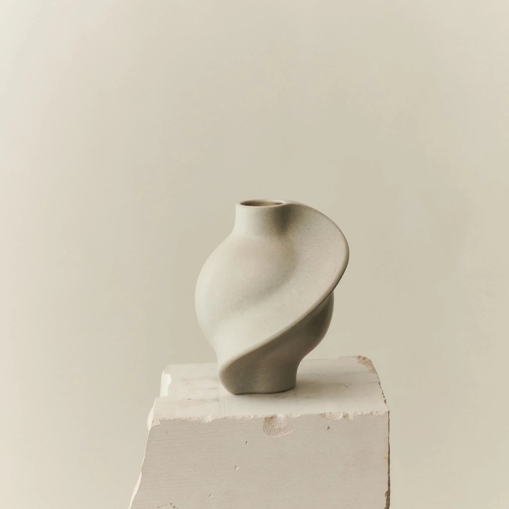 Ceramic Pirout Vase 01 22cm Vintage Glaze - Bellavé Studio