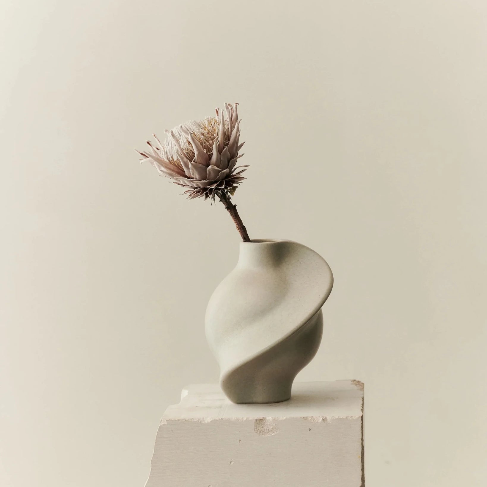 Ceramic Pirout Vase 01 22cm Vintage Glaze - Bellavé Studio