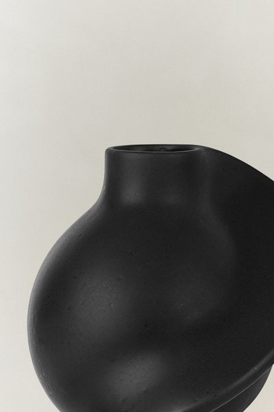 Ceramic Pirout Vase 02 42cm Black - Bellavé Studio