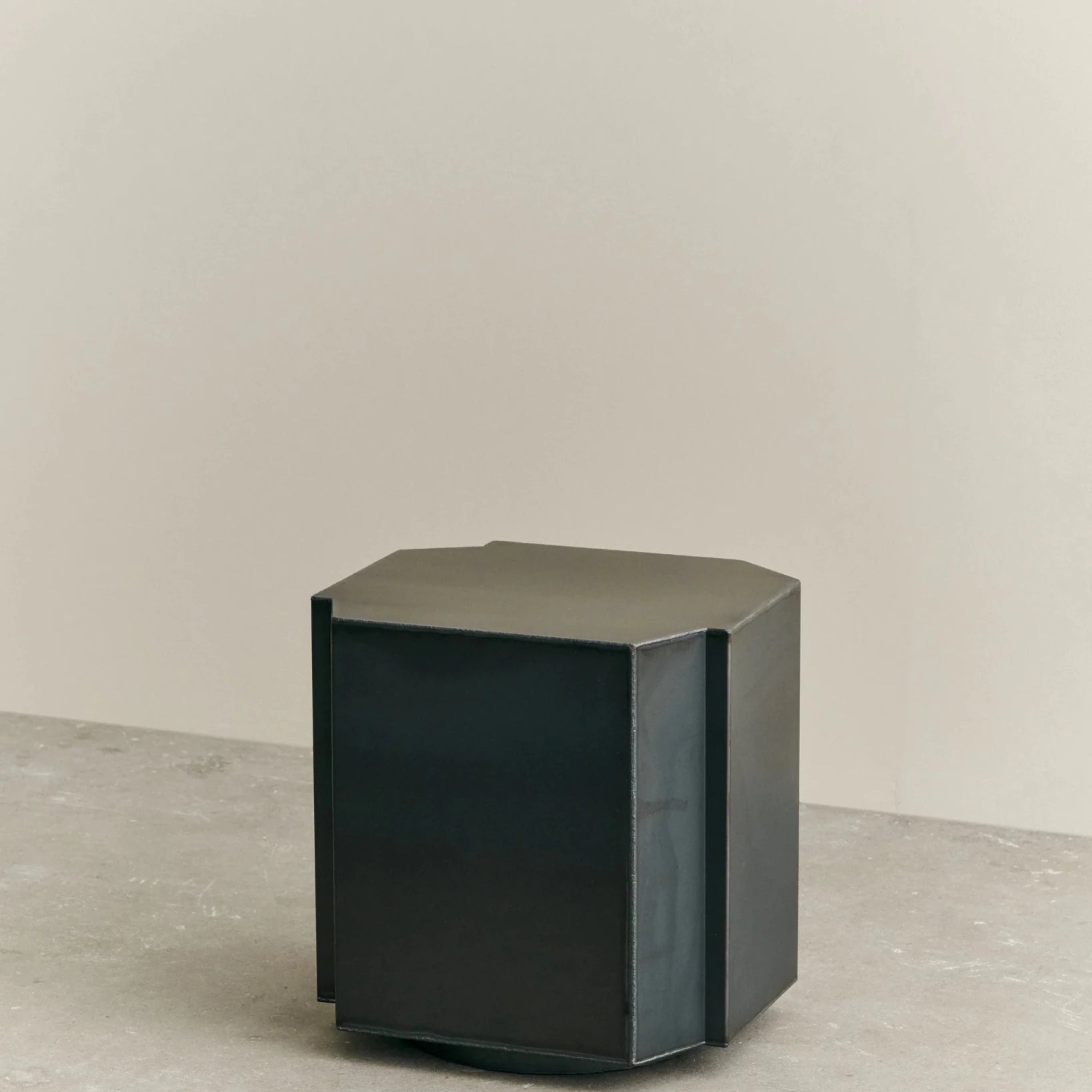 Funki Stool 01 Raw Iron - Bellavé Studio