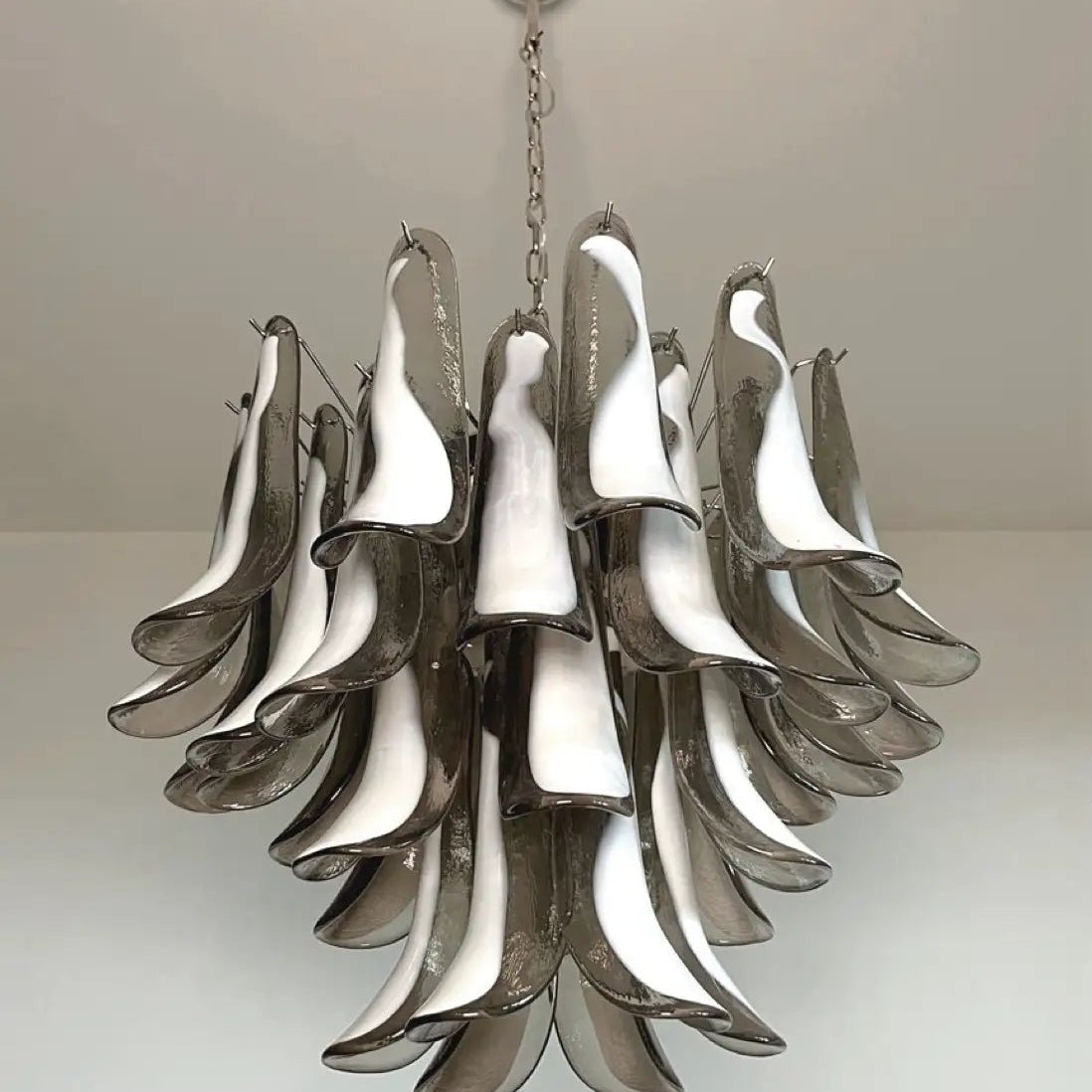 Mazzega Murano Smoked Lattimo Petali - Bellavé Studio