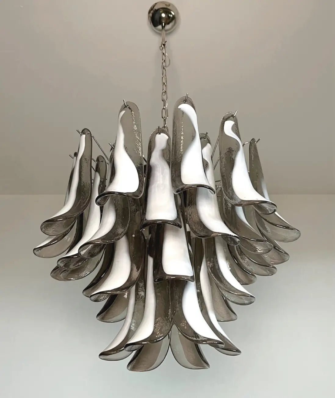 Mazzega Murano Smoked Lattimo Petali - Bellavé Studio
