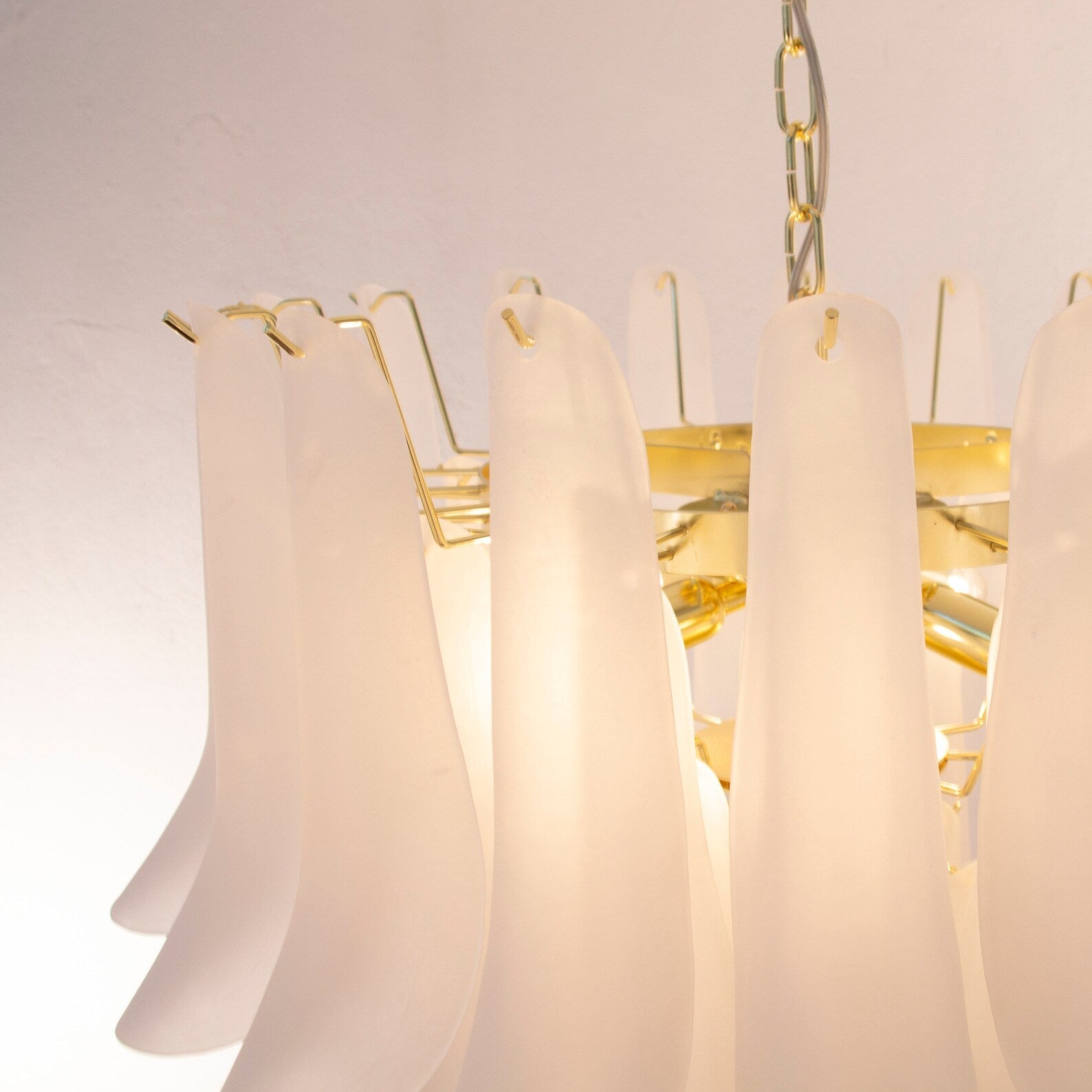Murano Frosted White Petali Chandelier Ø70 - Bellavé Studio