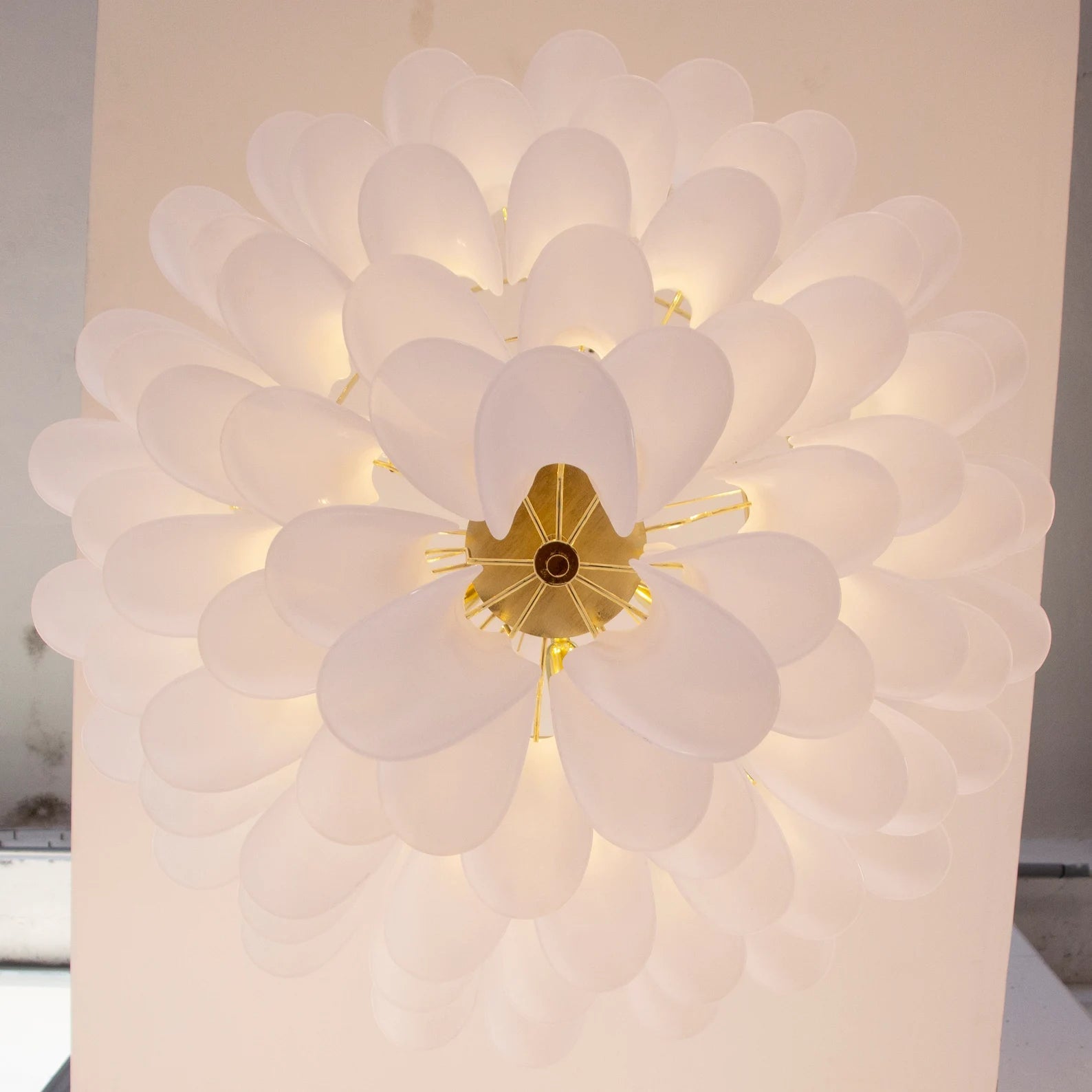 Murano Frosted White Petali Chandelier Ø80 - Bellavé Studio