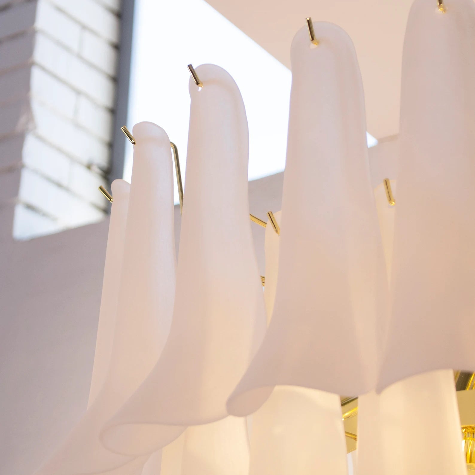 Murano Frosted White Petali Chandelier Ø80 - Bellavé Studio