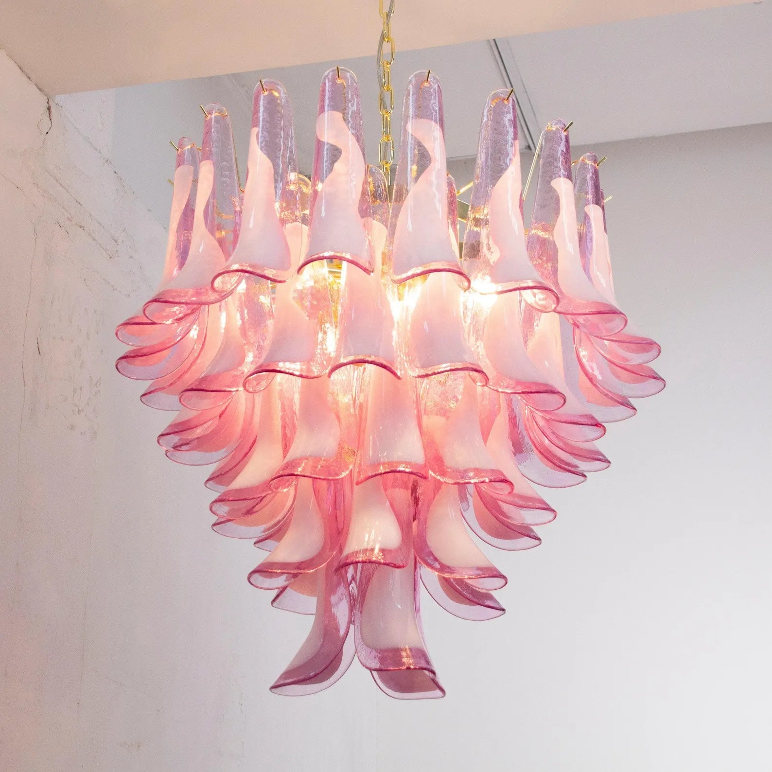 Murano Fuchsia Petali Chandelier Ø75 - 52 Glasses - Bellavé Studio