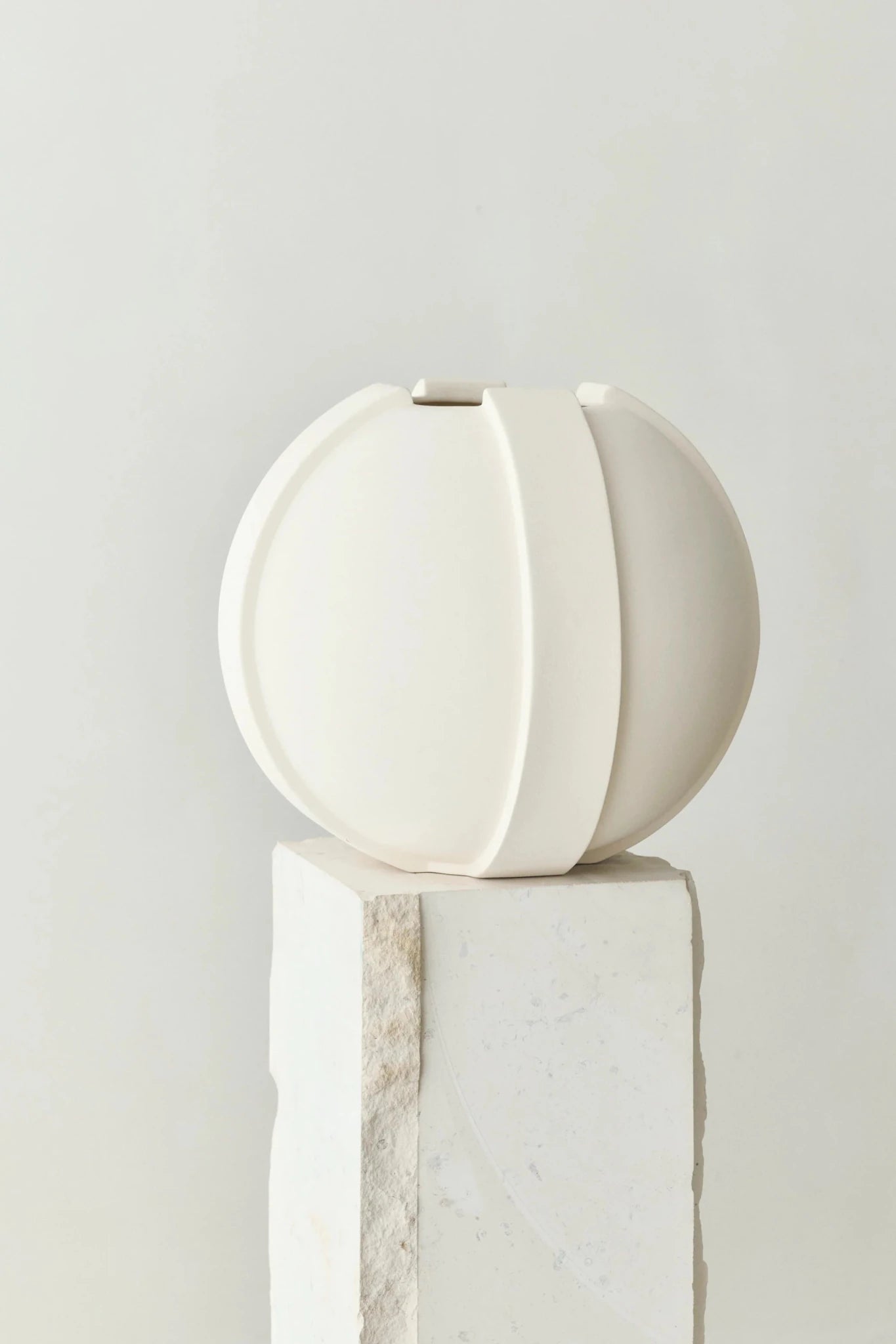 Vinci Vase 02 39cm Raw White - Bellavé Studio