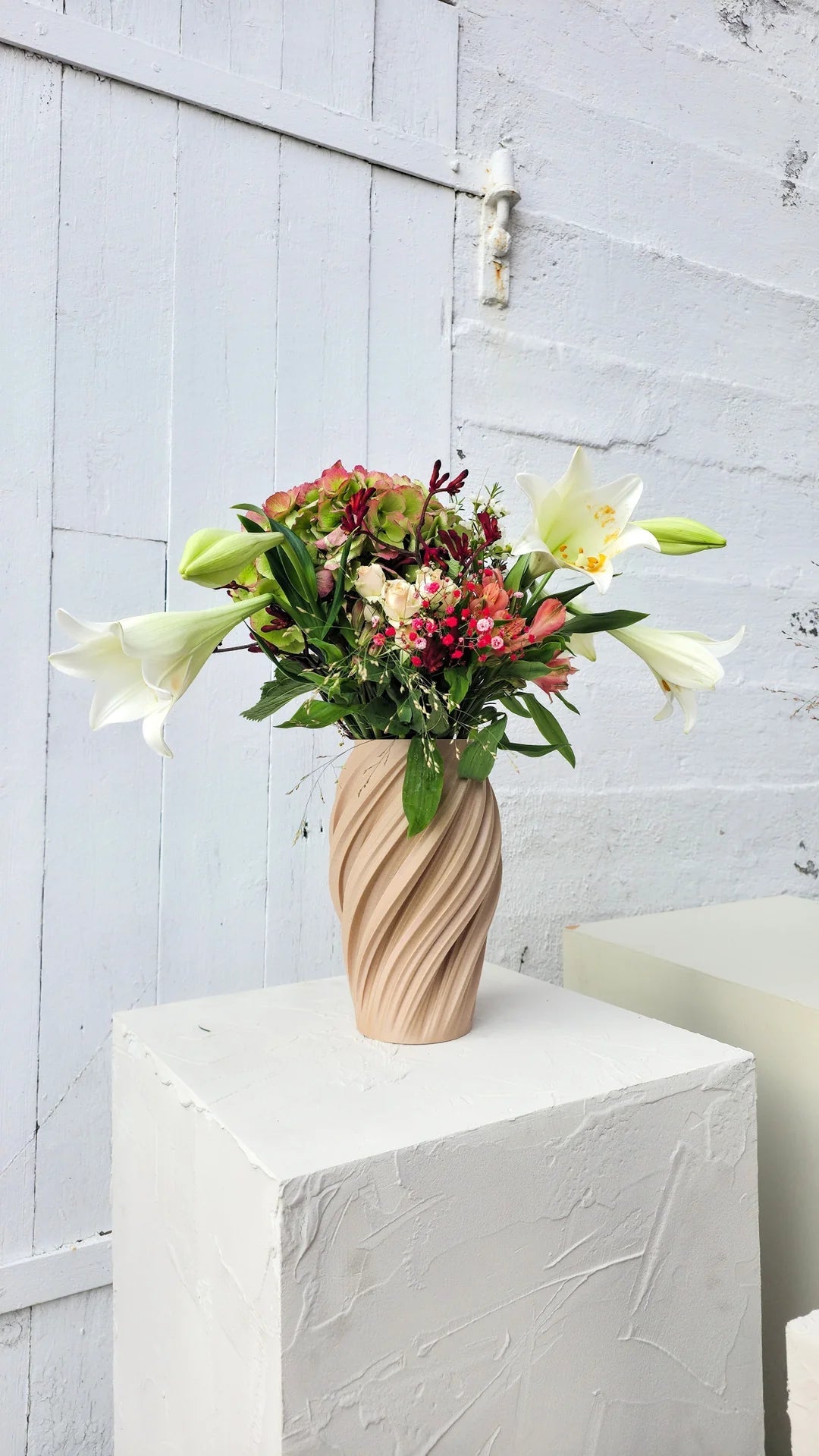 WAVE Vase WP WOOD Light Oak Medium - Bellavé Studio